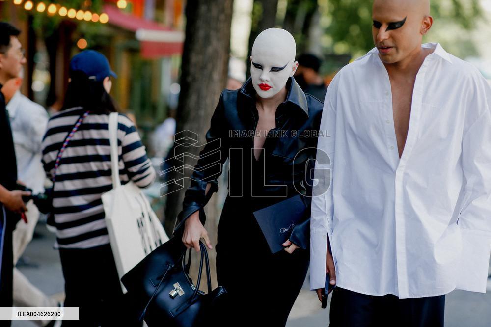 PFW - Viktor And Rolf Street Style