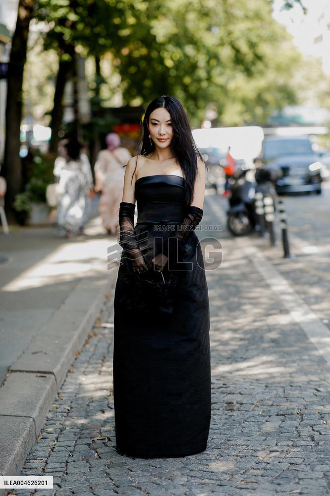 PFW - Viktor And Rolf Street Style