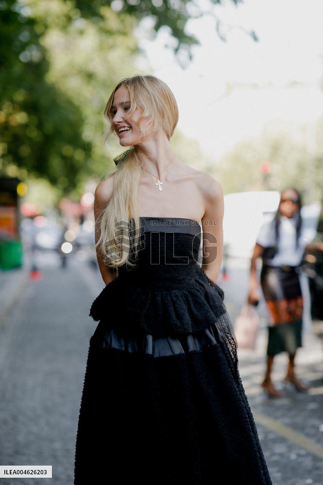 PFW - Viktor And Rolf Street Style