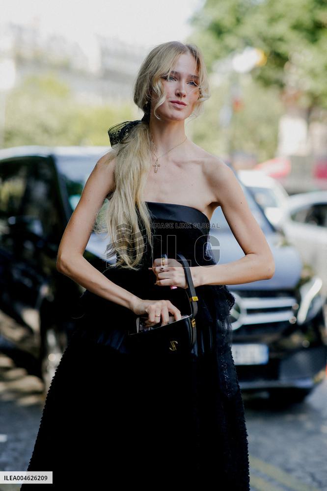 PFW - Viktor And Rolf Street Style