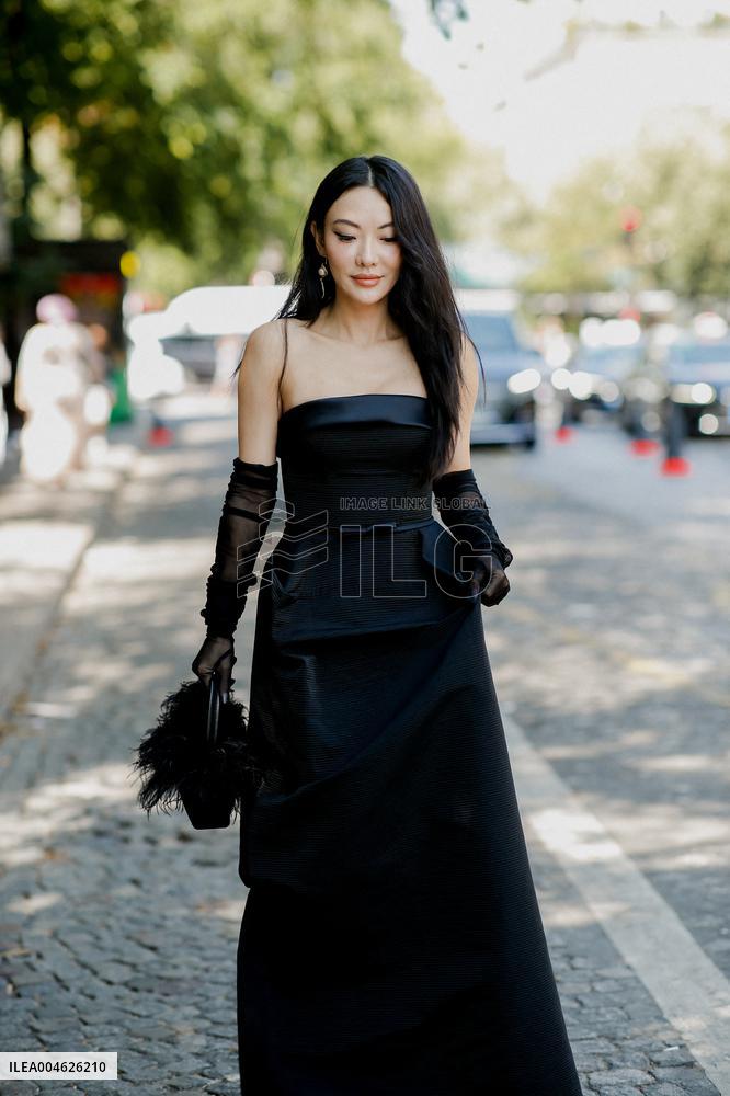 PFW - Viktor And Rolf Street Style