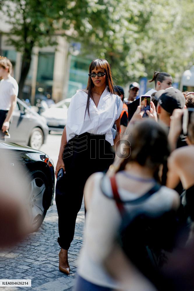 PFW - Viktor And Rolf Street Style