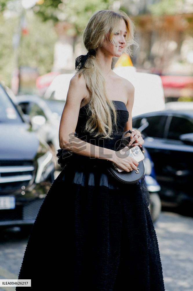 PFW - Viktor And Rolf Street Style