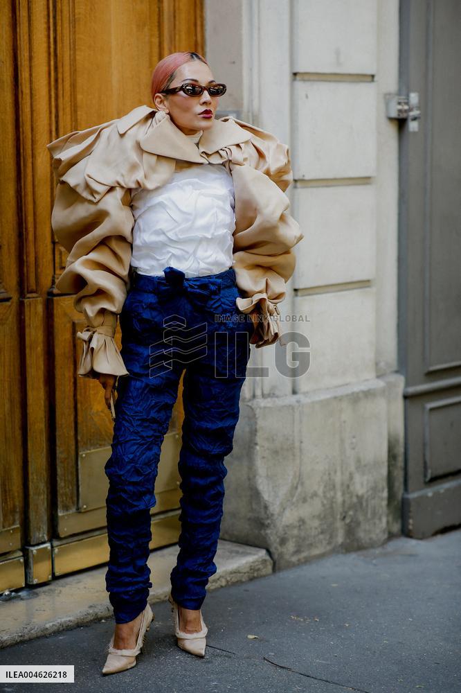 PFW - Viktor And Rolf Street Style