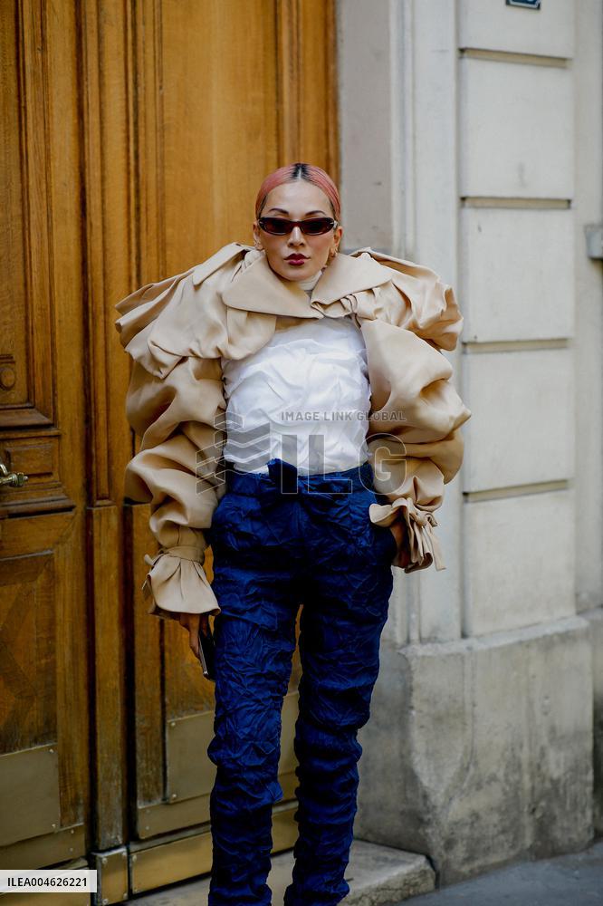 PFW - Viktor And Rolf Street Style