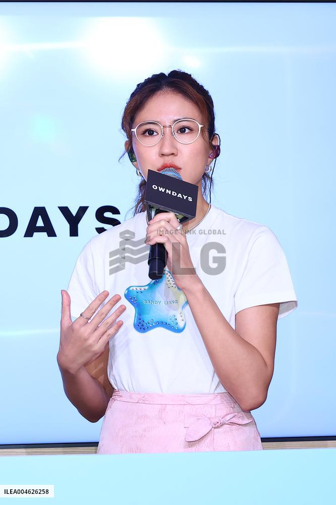 Taiwanese Female Singer 9m88