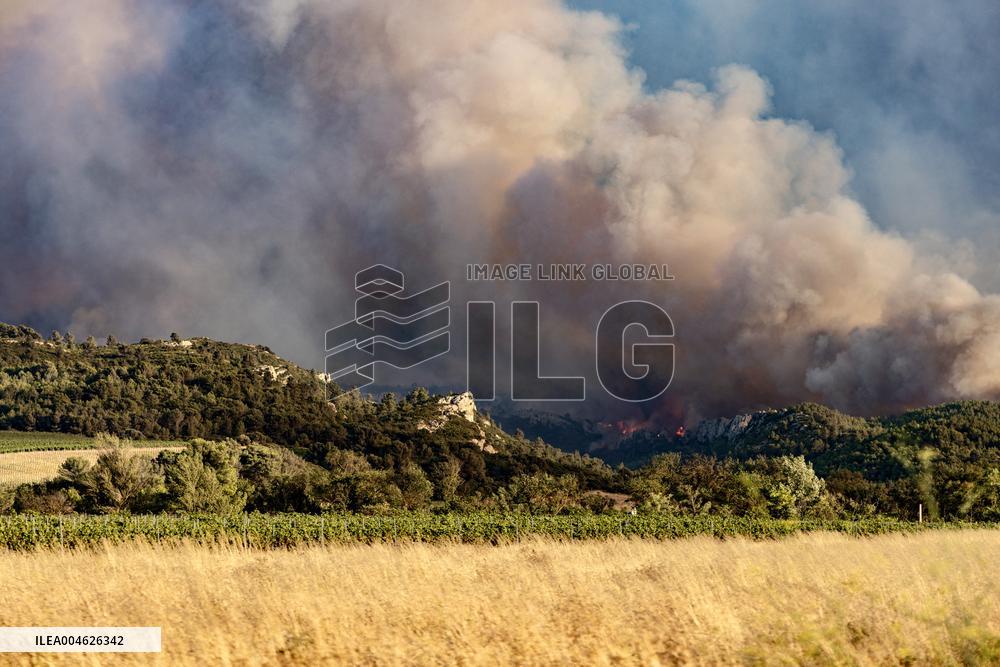 Forest Fire Burns 13000 Hectares - France