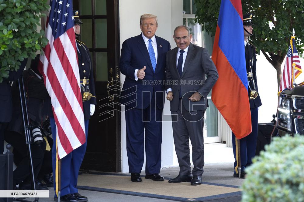Donald Trump greets Armenian and Azerbaijan leaders - Washington
