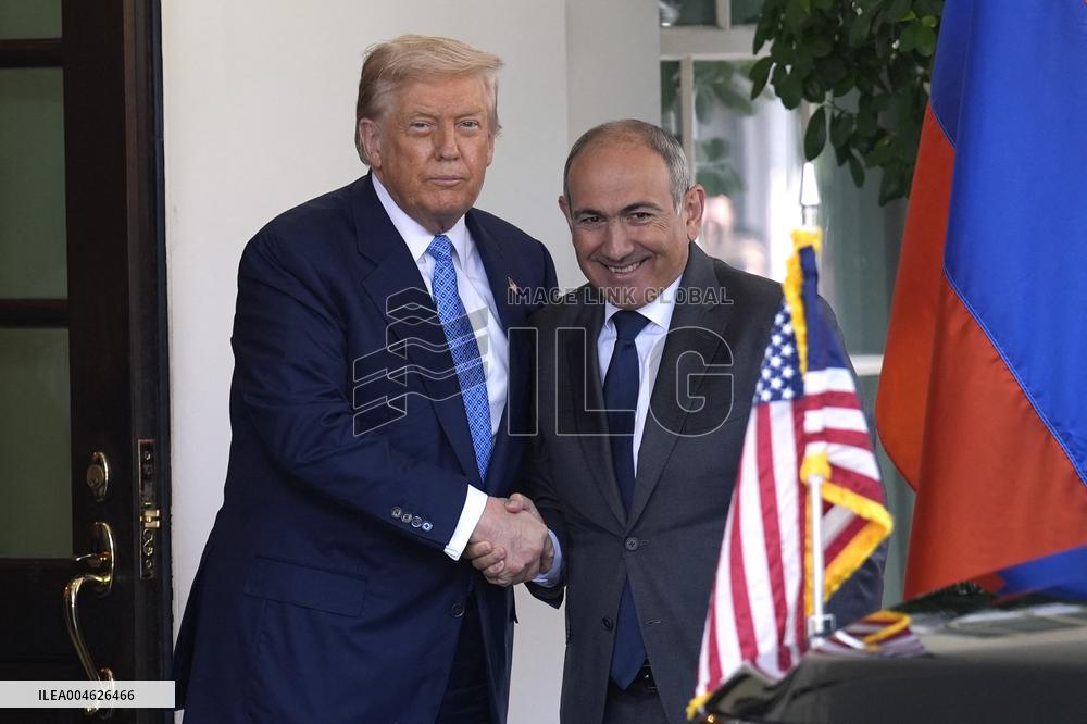 Donald Trump greets Armenian and Azerbaijan leaders - Washington