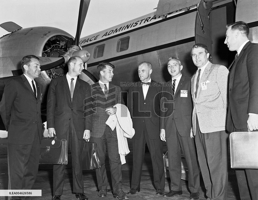 Astronauts Meet von Braun