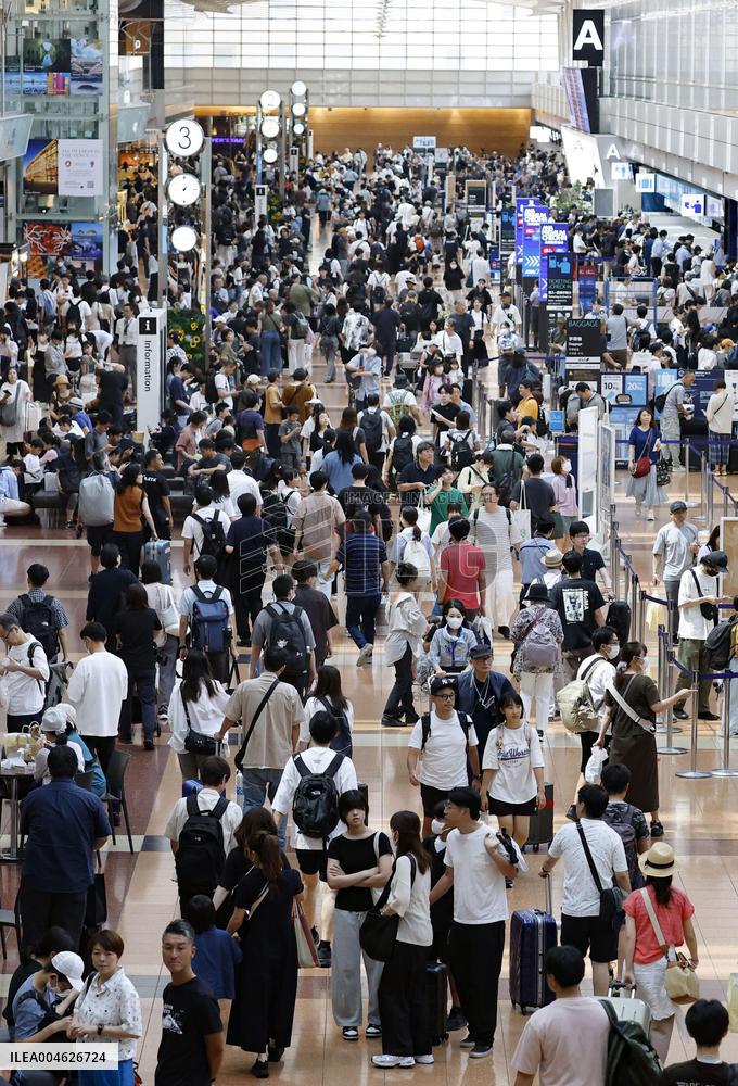 Summer holiday congestion in Japan