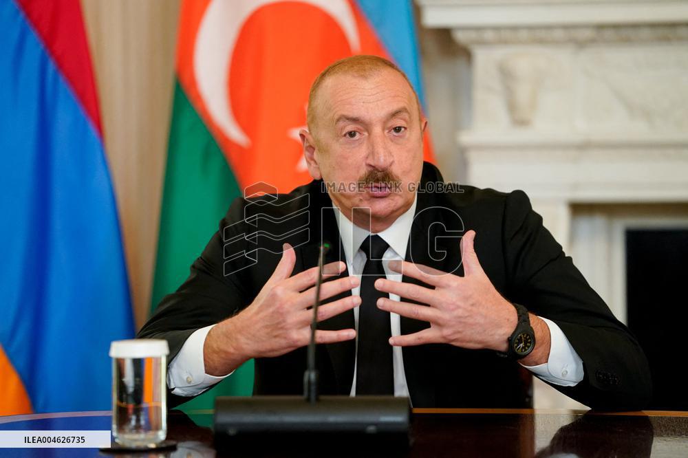 Donald Trump Meets Armenian And Azerbaijan Leaders - Washington