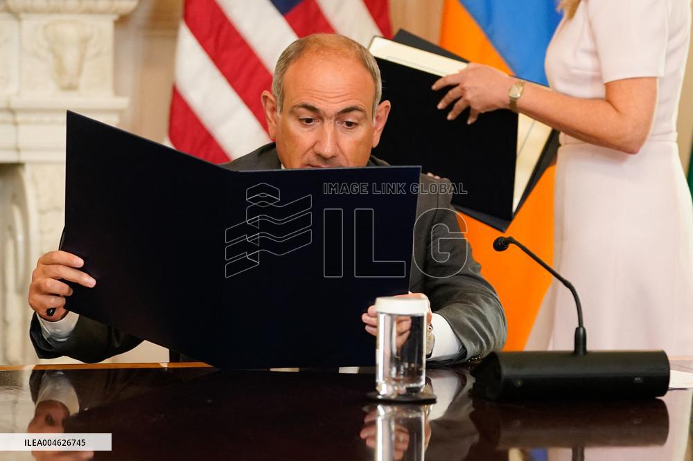 Donald Trump Meets Armenian And Azerbaijan Leaders - Washington