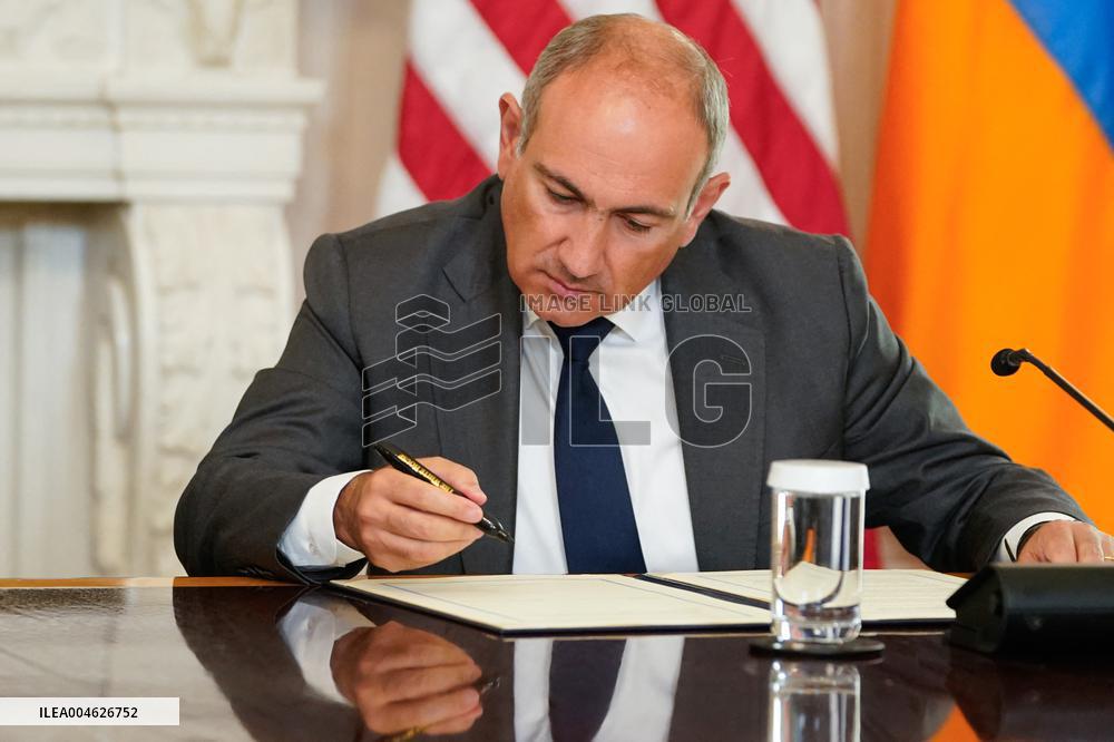 Donald Trump Meets Armenian And Azerbaijan Leaders - Washington