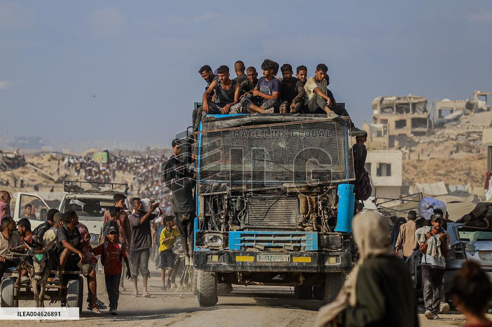 Palestinians Gather To Receive Limited Aid Amid Blockade - Palestine