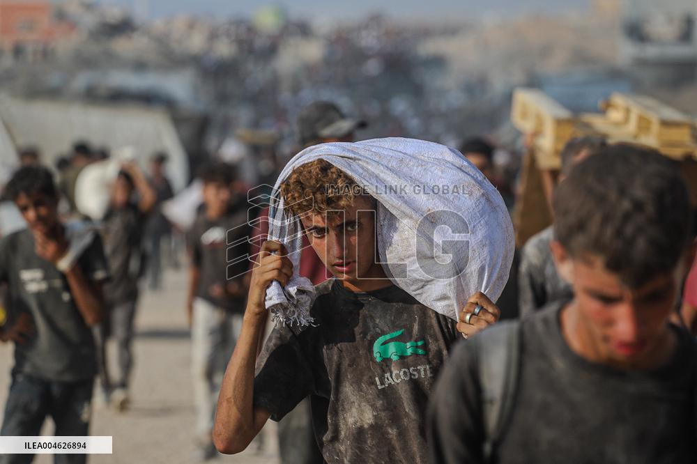 Palestinians Gather To Receive Limited Aid Amid Blockade - Palestine