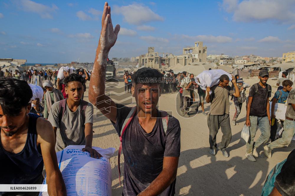 Palestinians Gather To Receive Limited Aid Amid Blockade - Palestine