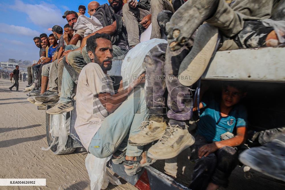 Palestinians Gather To Receive Limited Aid Amid Blockade - Palestine