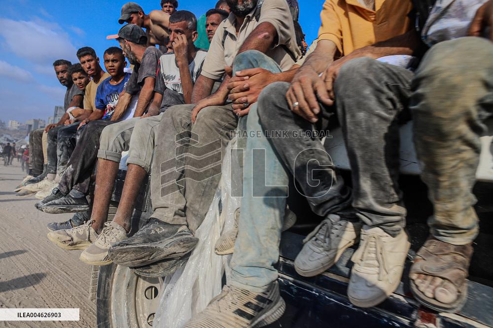 Palestinians Gather To Receive Limited Aid Amid Blockade - Palestine