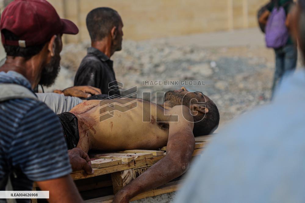 Palestinians Shot Near Zikim Crossing as Famine Worsens - Palestine