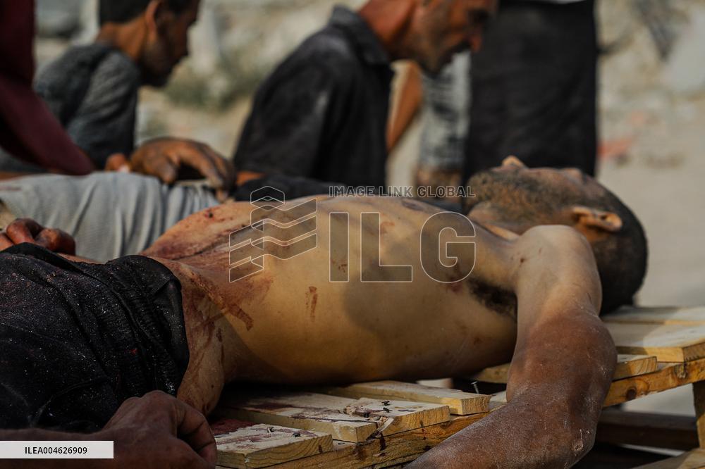 Palestinians Shot Near Zikim Crossing as Famine Worsens - Palestine