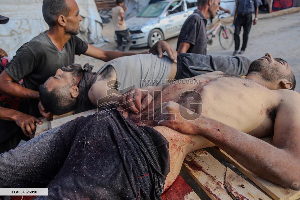 Palestinians Shot Near Zikim Crossing as Famine Worsens - Palestine