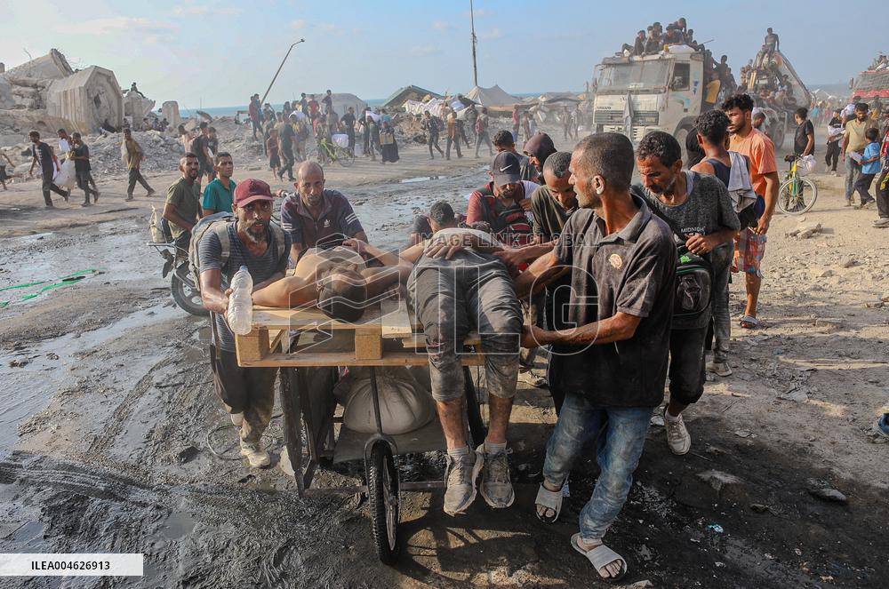 Palestinians Shot Near Zikim Crossing as Famine Worsens - Palestine