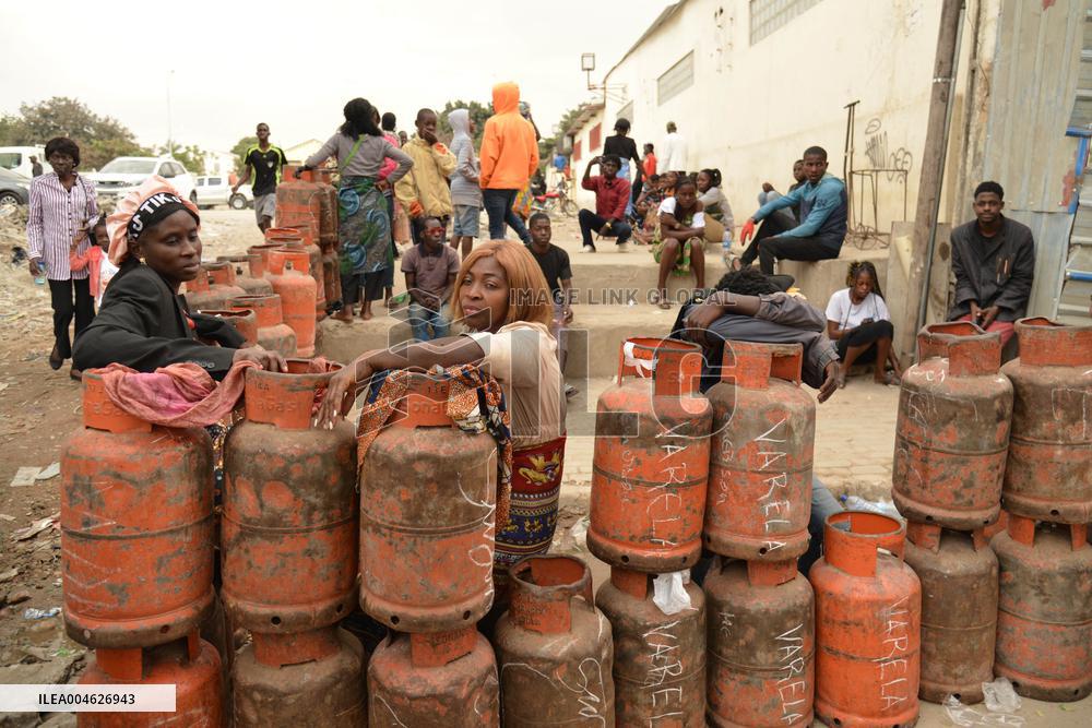 Gas Shortage In Luanda - Angola