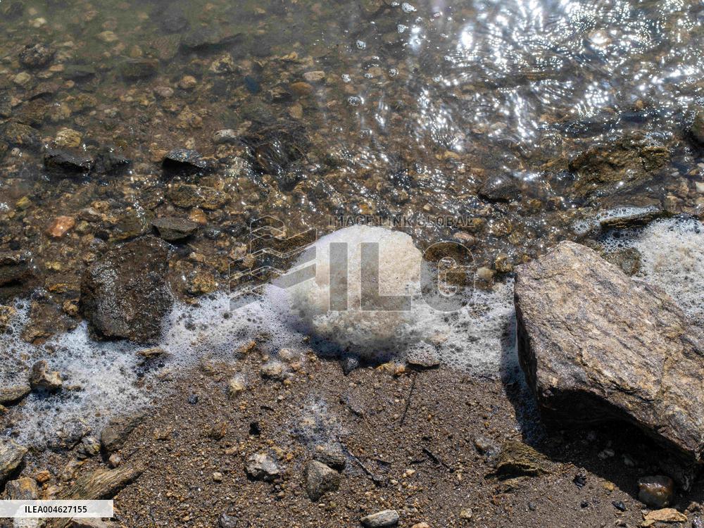 Cyanobacteria Suspected At The Lac de Pareloup - Aveyron