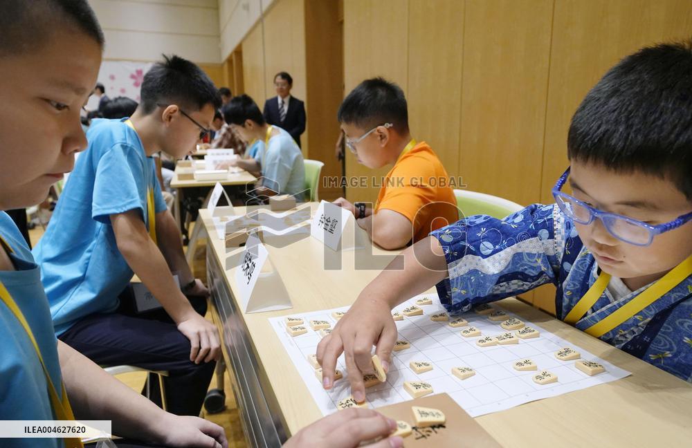Children attend shogi event in Beijing