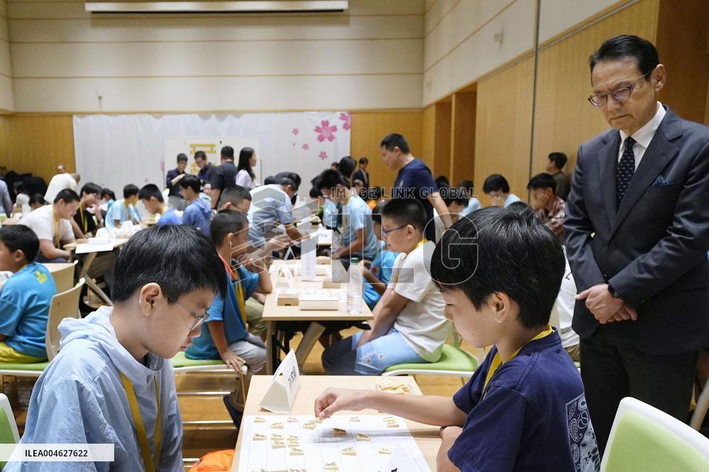 Children attend shogi event in Beijing