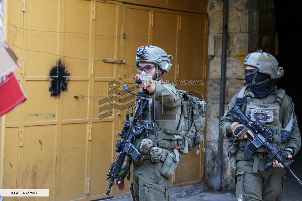 Israeli Settlers in Hebron Old City - West Bank
