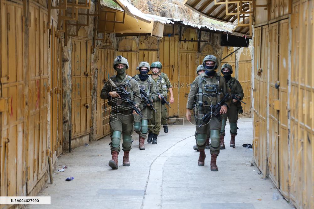 Israeli Settlers in Hebron Old City - West Bank