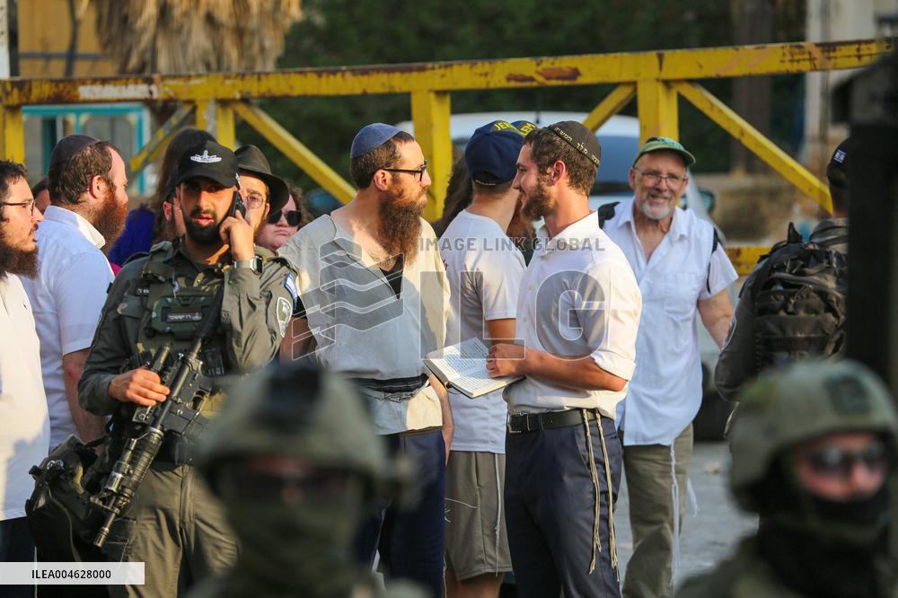 Israeli Settlers in Hebron Old City - West Bank