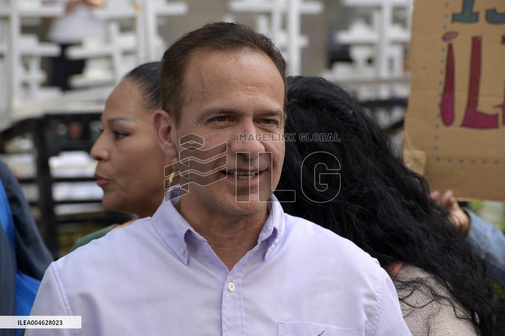 Florence Cassez's Ex-Partner Israel Vallarta Released After 19 Years In Prison - Mexico