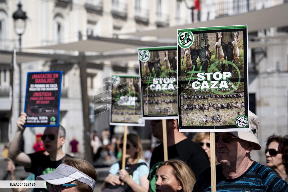 Animal Cruelty Protest After 32 Dogs Found Dead From Starvation - Madrid