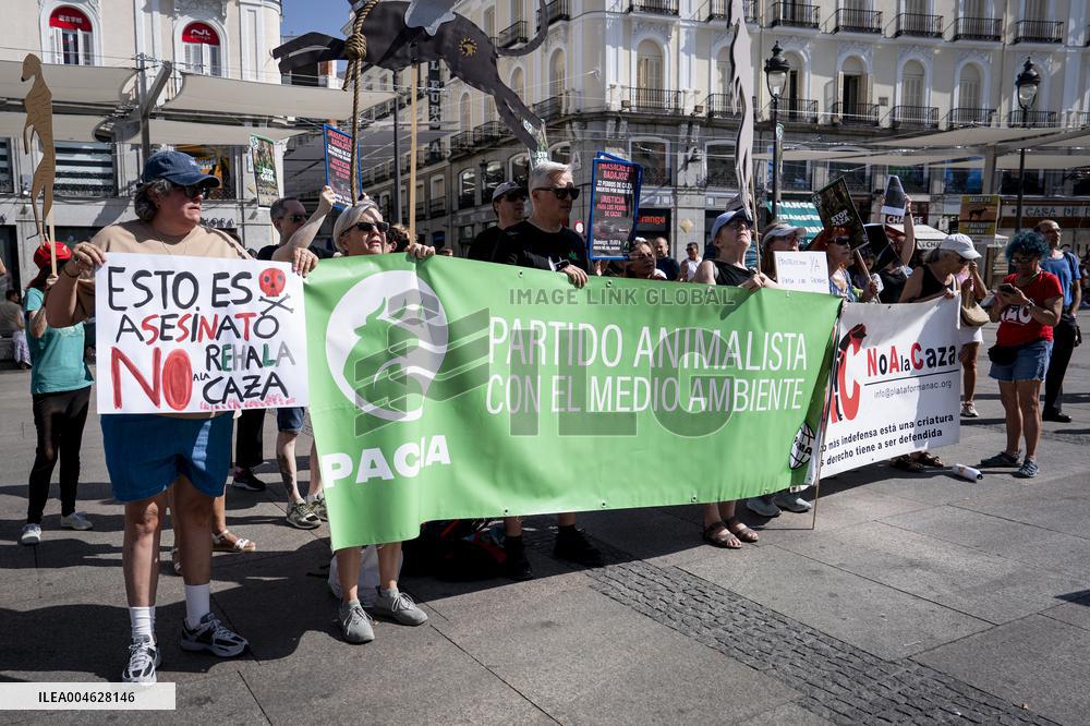 Animal Cruelty Protest After 32 Dogs Found Dead From Starvation - Madrid