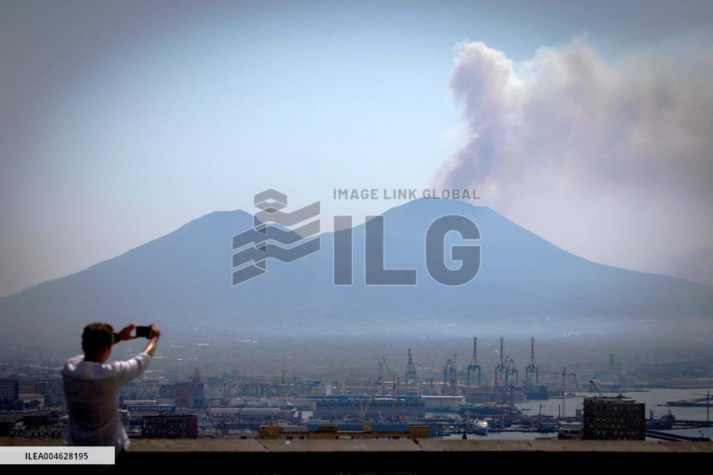 Wildfire on Vesuvius - Italy