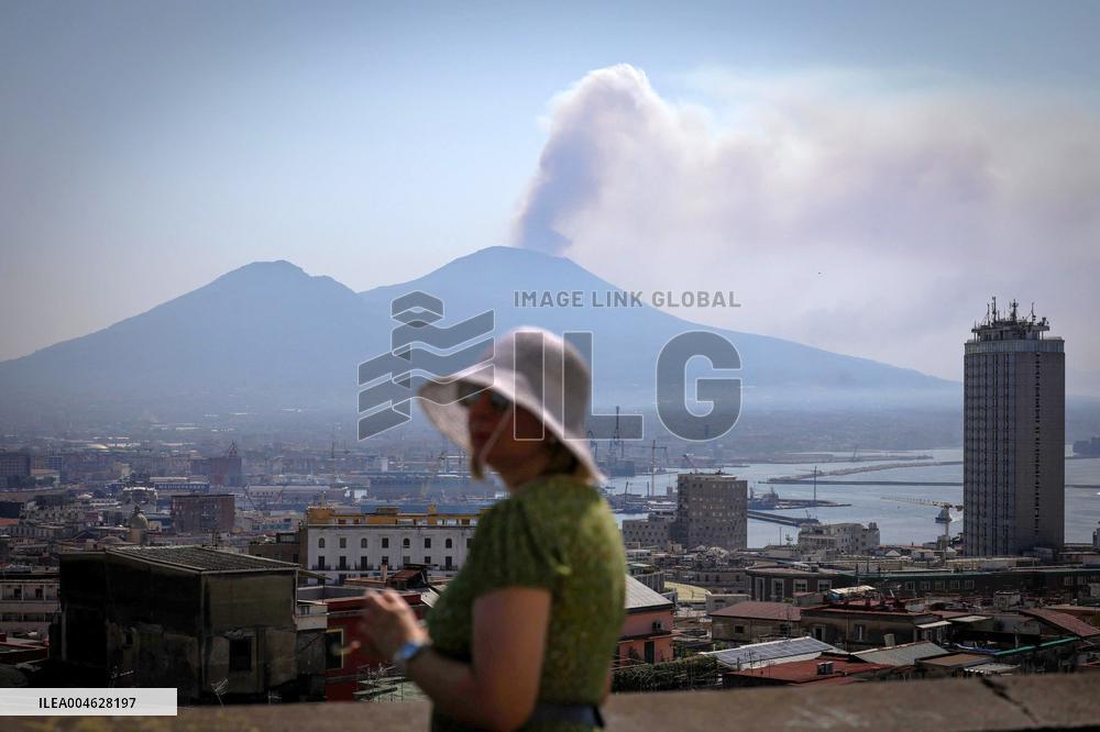 Wildfire on Vesuvius - Italy