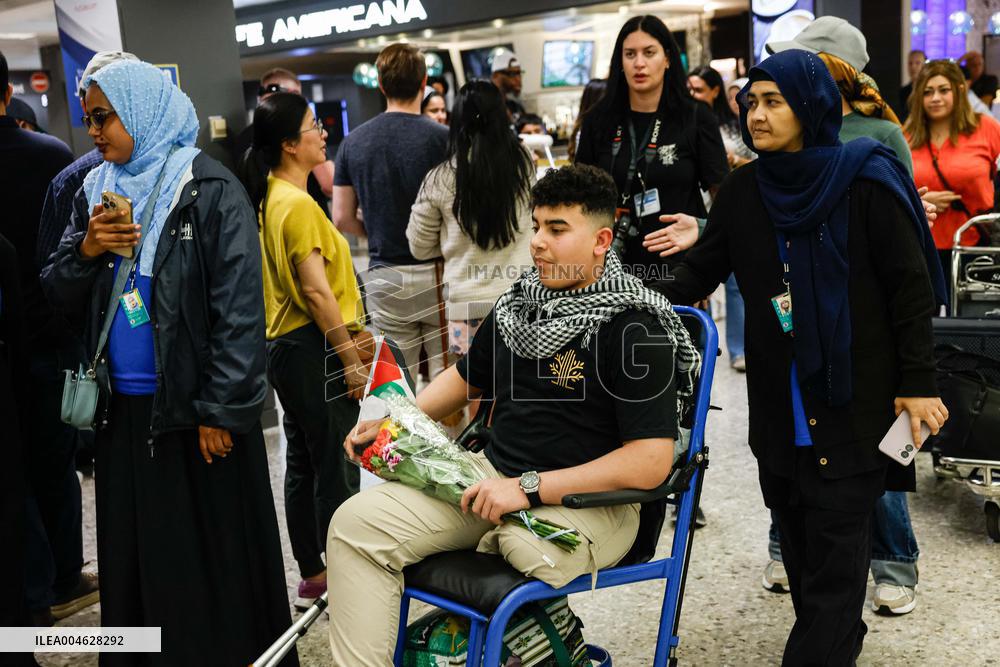 Wounded Gaza Teens Arrive in US for Treatment - DC