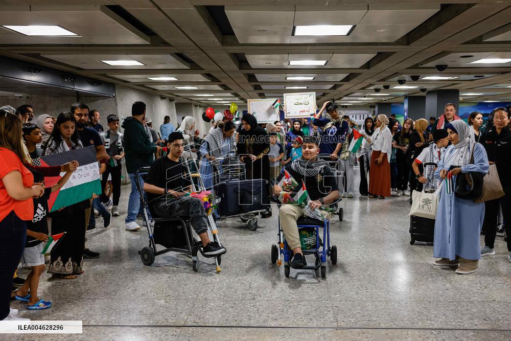Wounded Gaza Teens Arrive in US for Treatment - DC