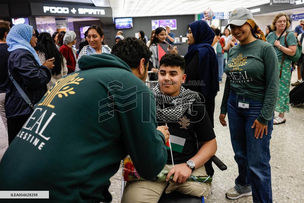Wounded Gaza Teens Arrive in US for Treatment - DC