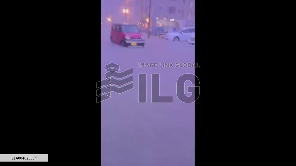 Japan: Man Pushes Car Stranded in Floodwater in Kumamoto