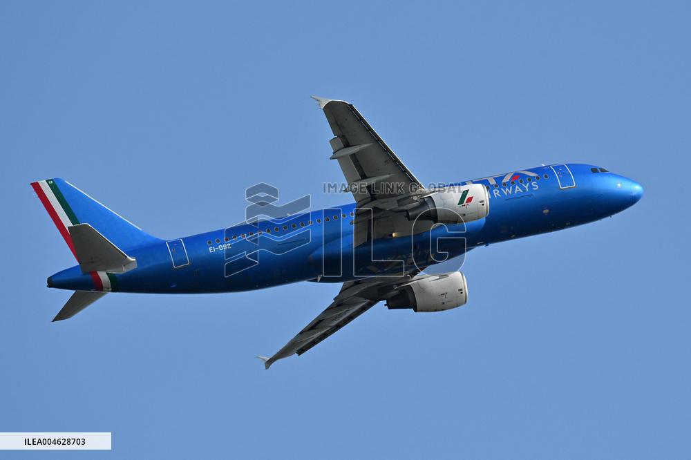 Fiumicino, Italy, Aircraft to Fiumicino Airport