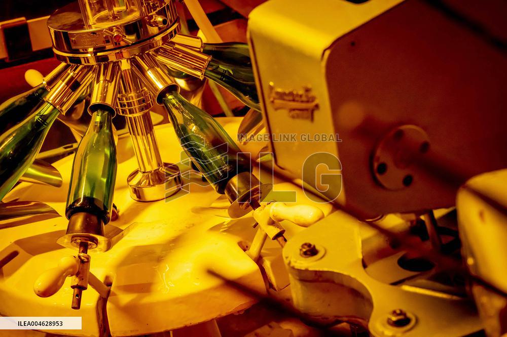 Illustration - The Making of Champagne