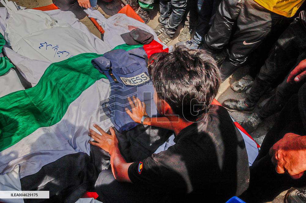 Al Jazeera Correspondents Killed By Israeli Attack - Gaza