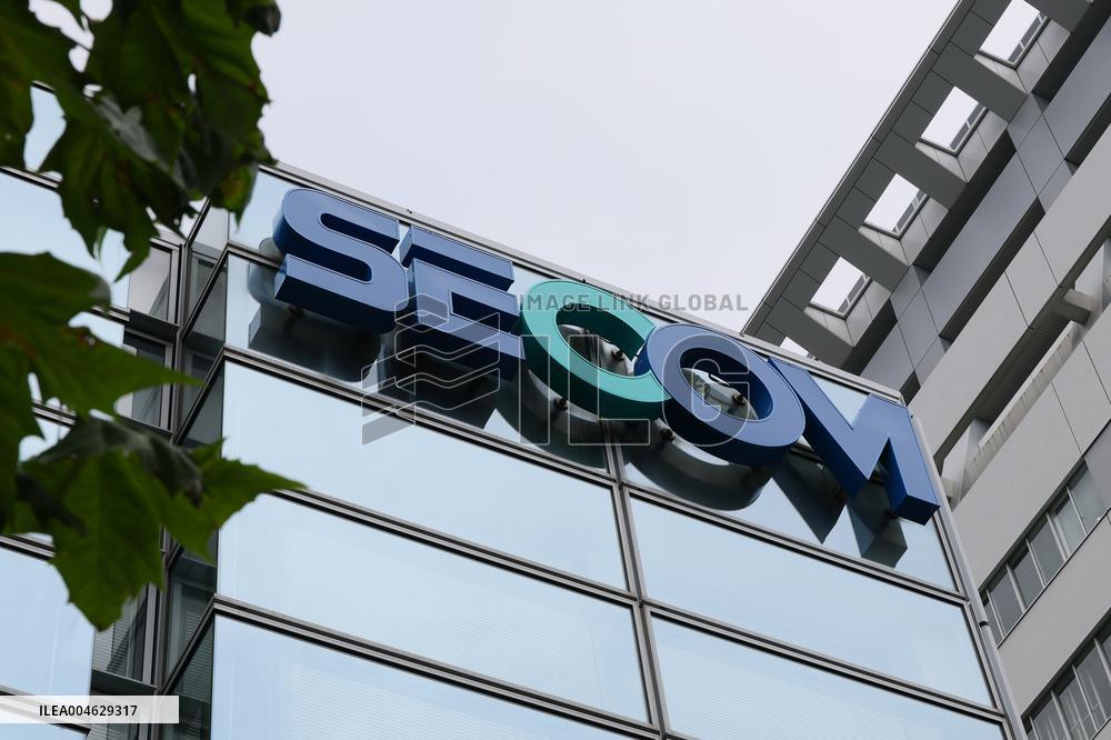 SECOM signage and logo