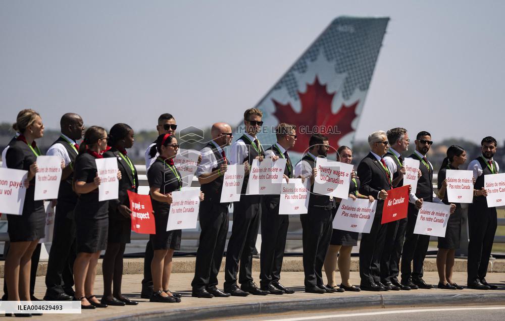 Air Canada Flight Attendants Hold Silent Protest at Vancouver Airport - Canada