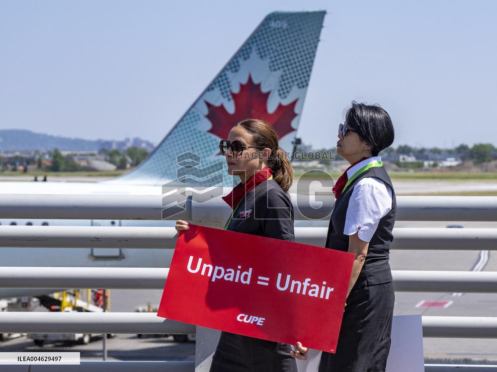 Air Canada Flight Attendants Hold Silent Protest at Vancouver Airport - Canada