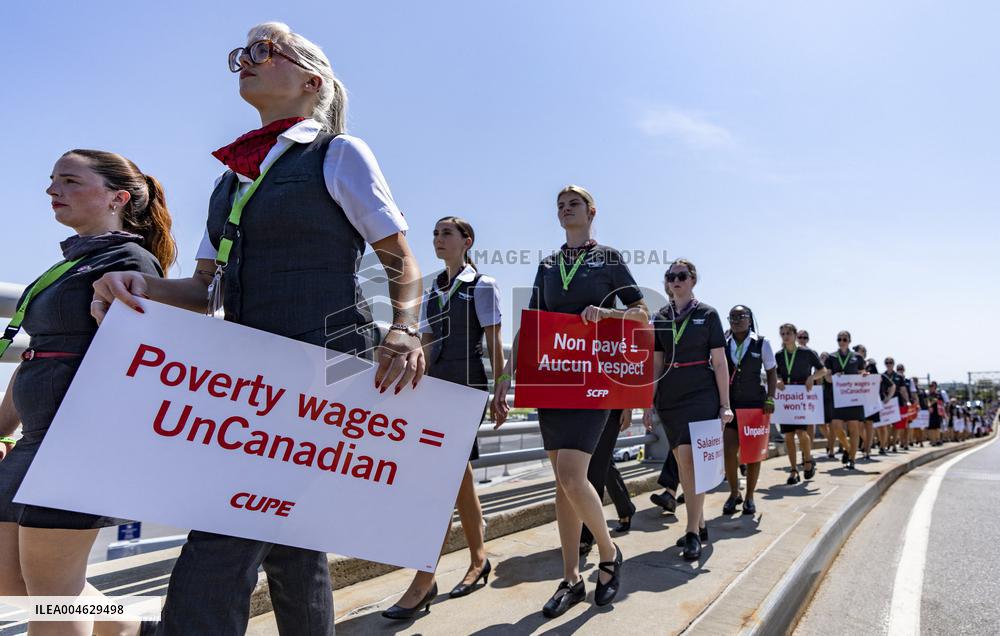 Air Canada Flight Attendants Hold Silent Protest at Vancouver Airport - Canada